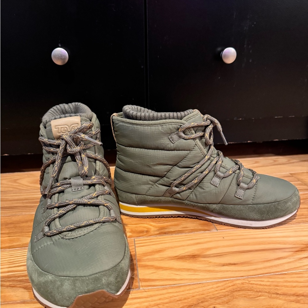 Teva Women's Olive Green Winter Boots